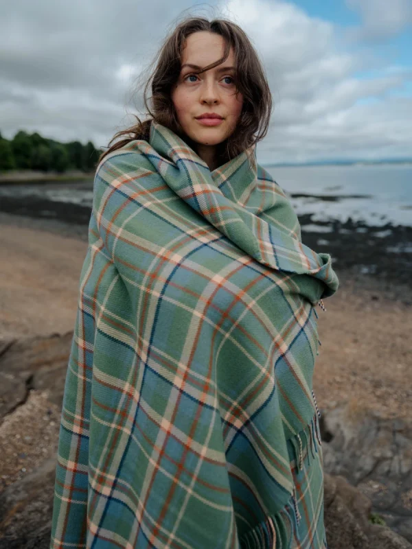Highlands at Dawn Tartan Throw - Image 4