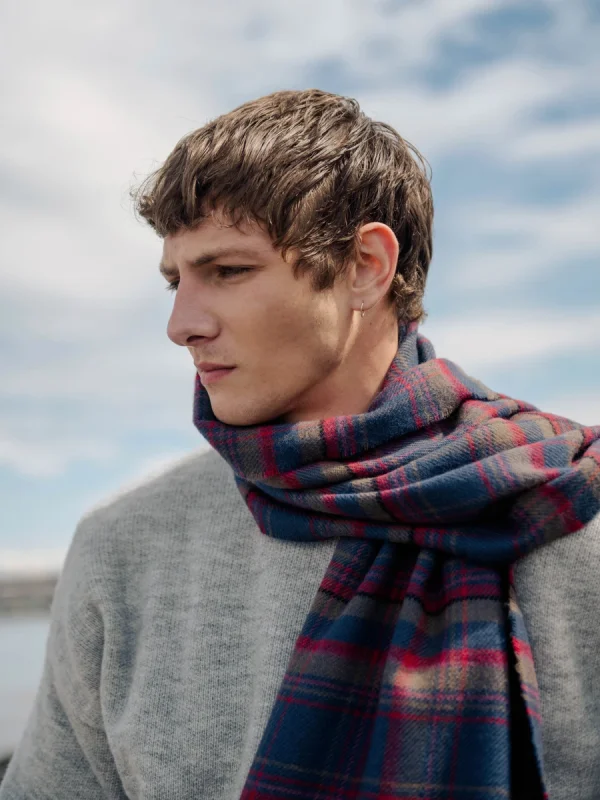 Highlands at Dusk Tartan Shawl - Image 7