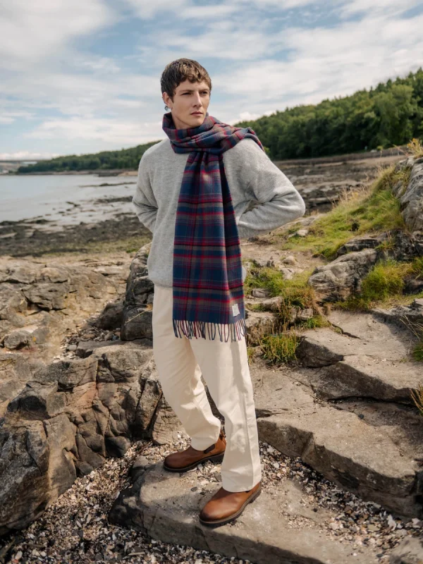 Highlands at Dusk Tartan Shawl - Image 8
