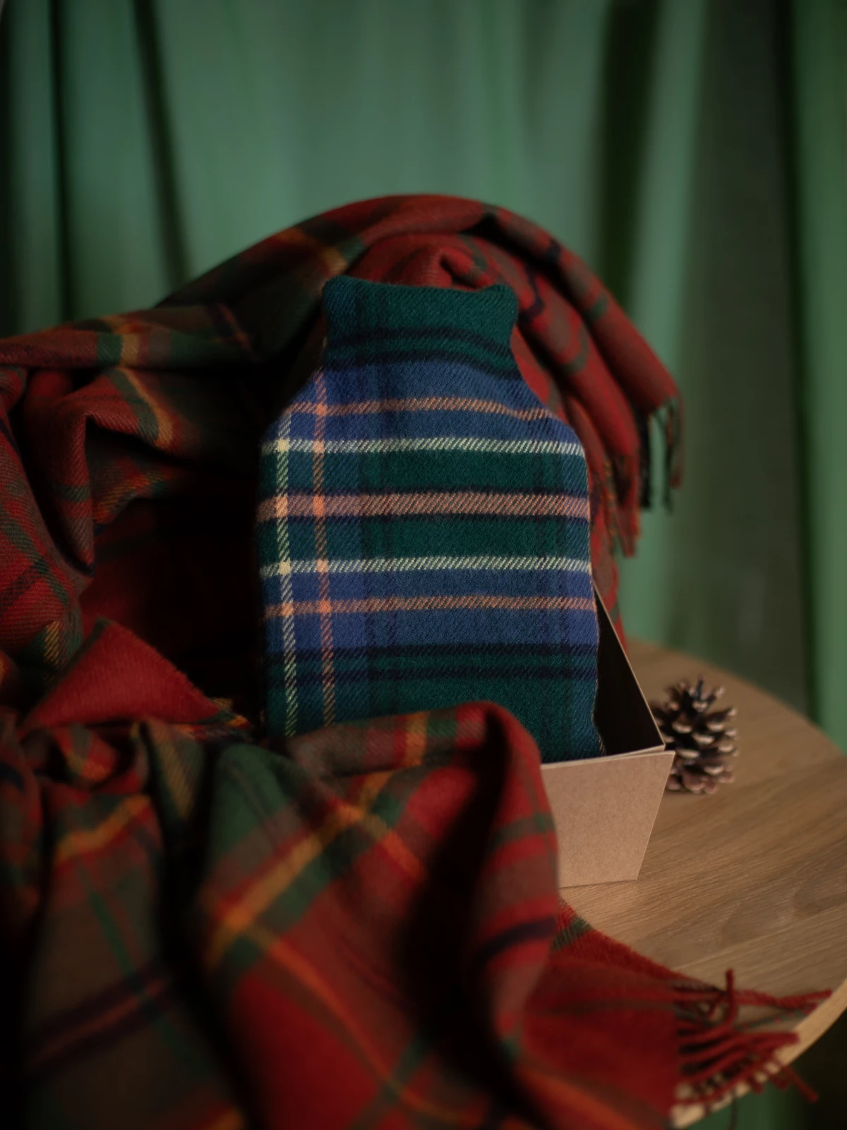 Tartan Throw & Hot Water Bottle Gift Box - Image 7