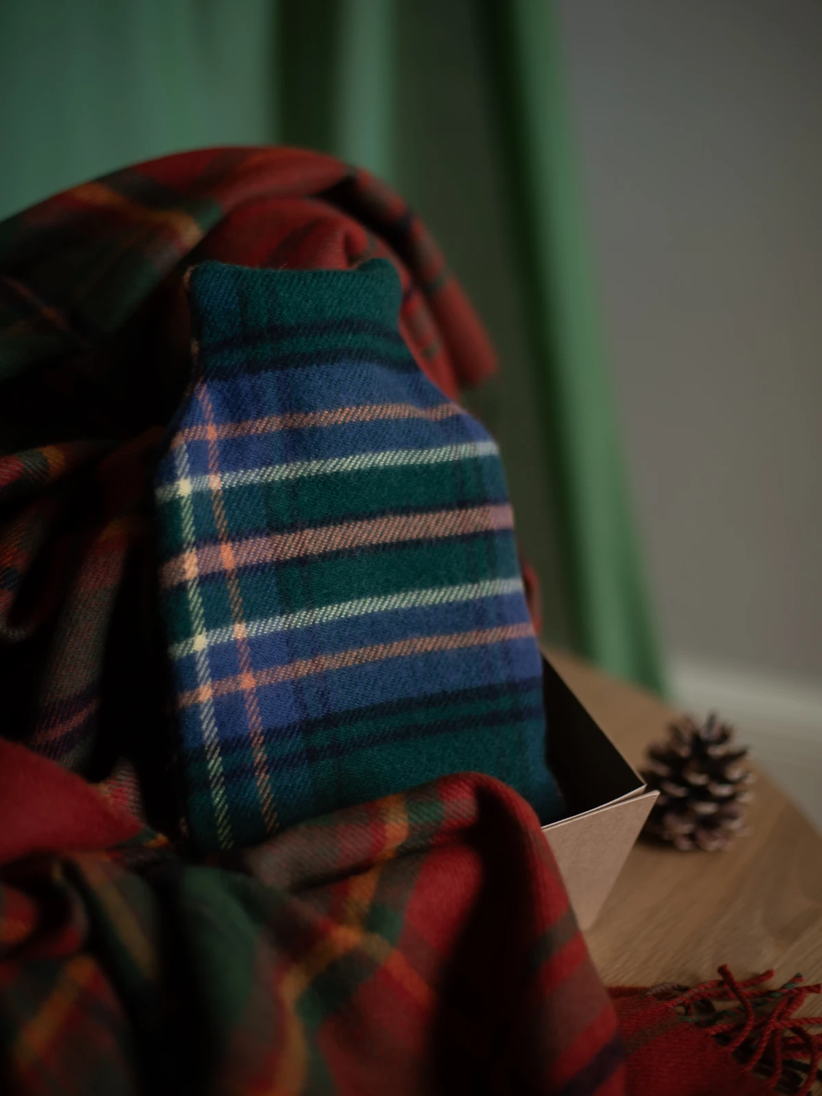 Tartan Throw & Hot Water Bottle Gift Box - Image 8