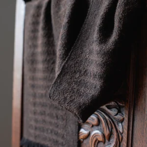 Handwoven Sycamore Narrow Scarf - Natural Brown on a Black Base