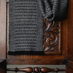 Handwoven Sycamore Narrow Scarf - Natural Warm Light Grey on a Black Base