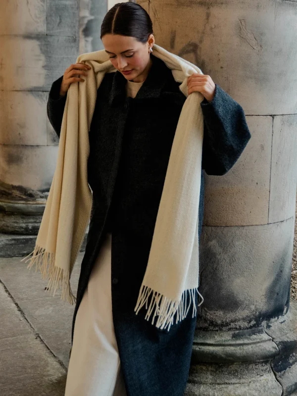 White Rippling Barley Wide Scarf - Image 12